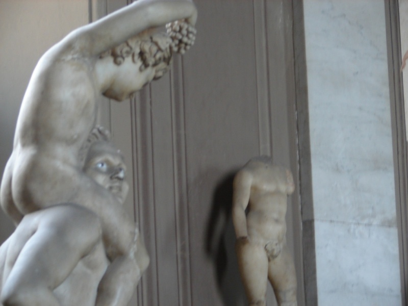 2008/03(March)/AroundTheWorld/Rome/800x600_Vatican Museum one of the original statues still has eyes.jpg